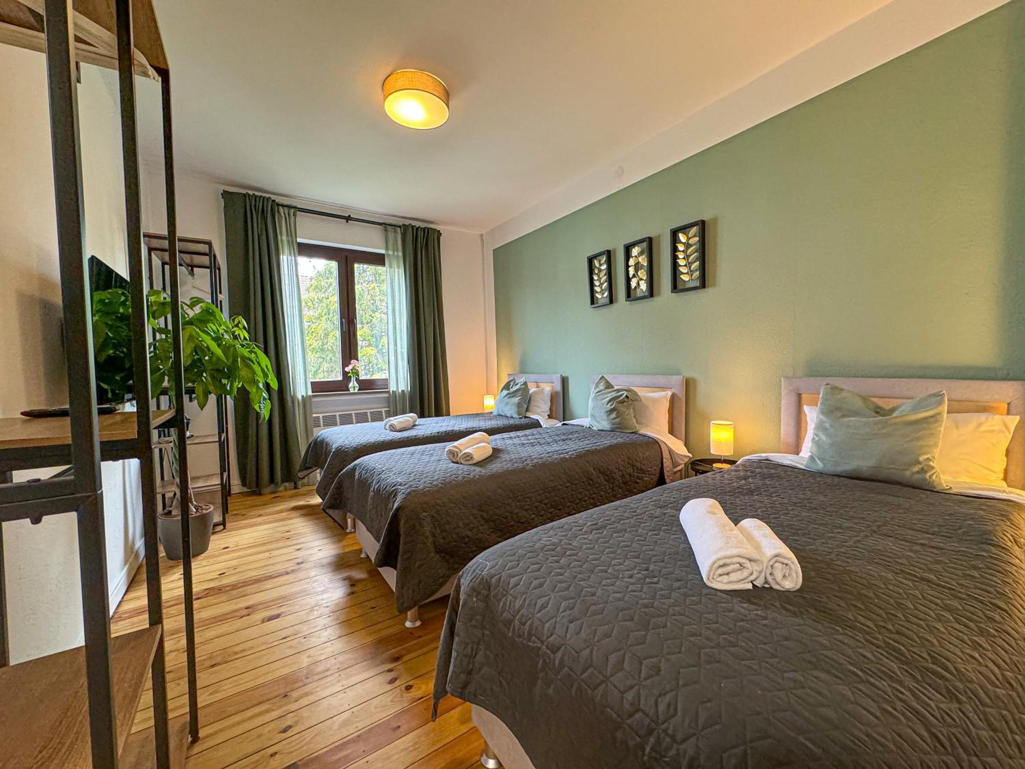 Immostay #8 - Haus Fuer 13 Personen Mit 7 Zimmer - Grosser Garten & Grill, Free Parking, Wlan BRE Extérieur photo