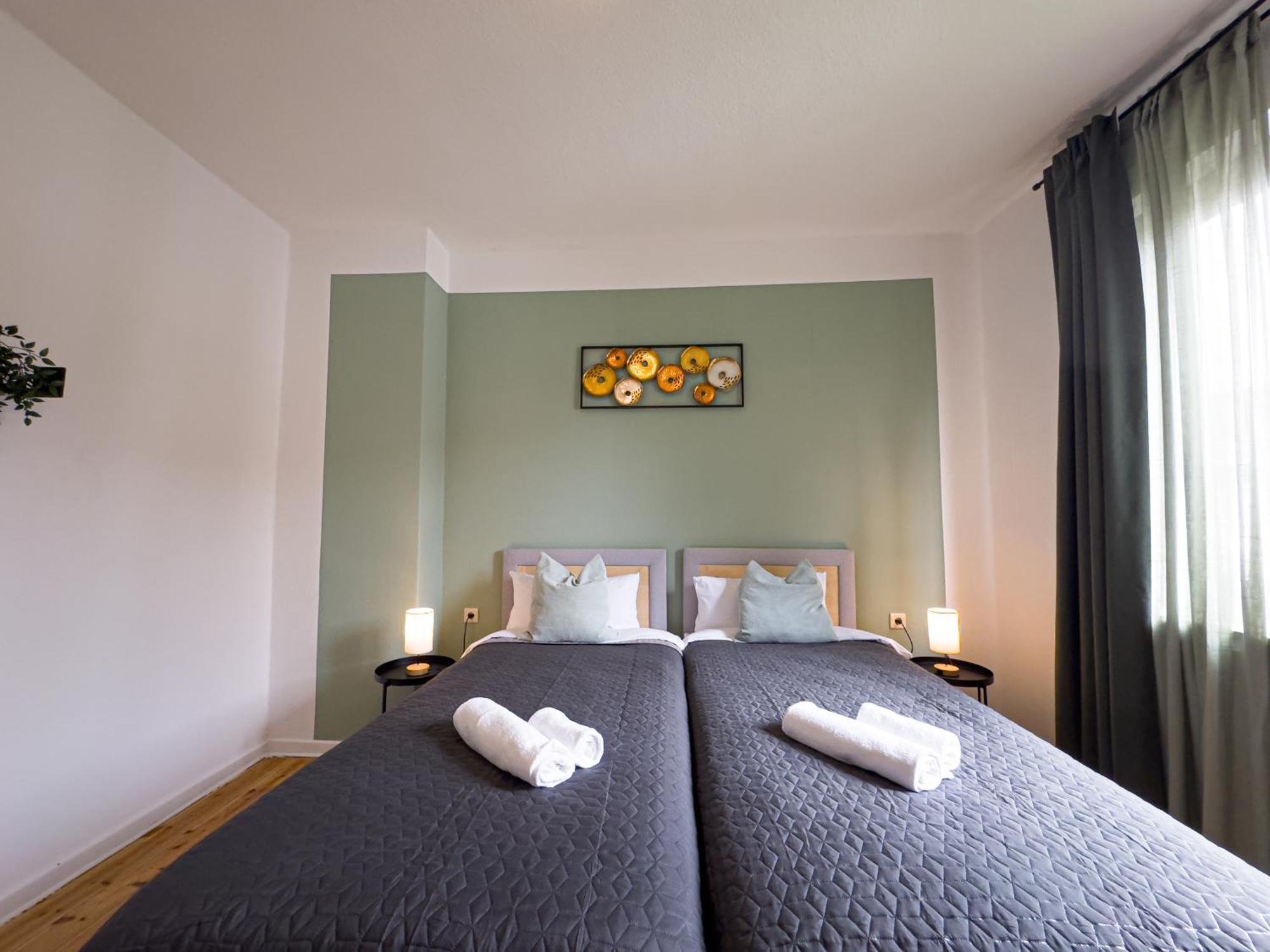 Immostay #8 - Haus Fuer 13 Personen Mit 7 Zimmer - Grosser Garten & Grill, Free Parking, Wlan BRE Extérieur photo
